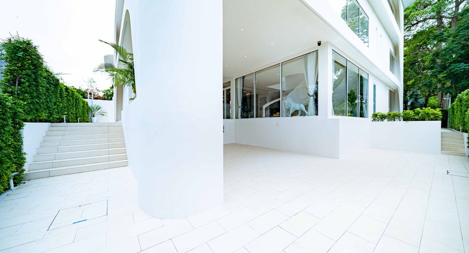 For sale 8 bedrooms villa in Huay Yai, Pattaya