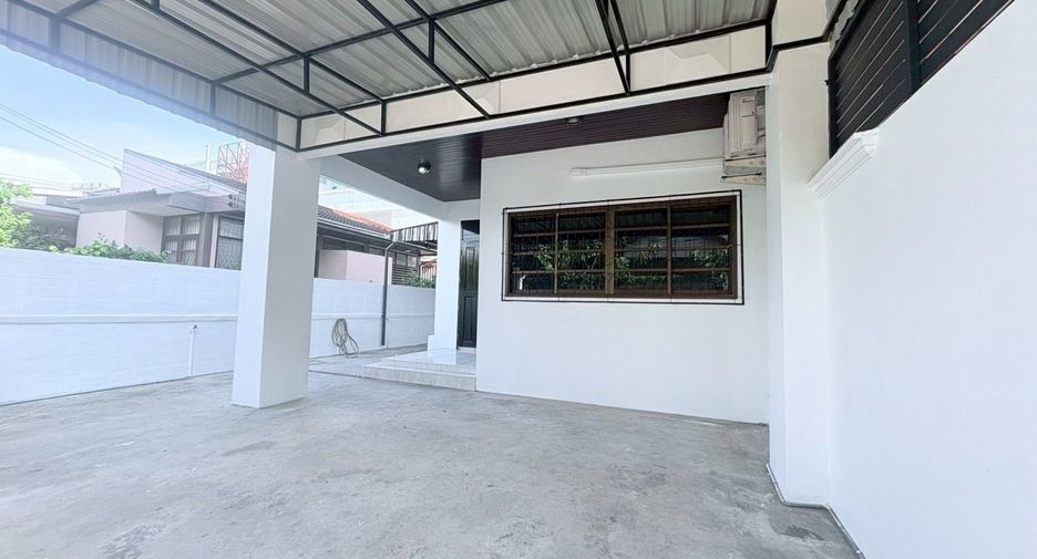 For rent 5 bedrooms house in Huai Khwang, Bangkok