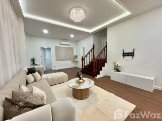 For rent 5 bedrooms house in Huai Khwang, Bangkok