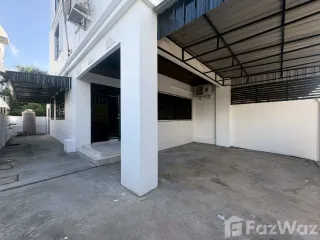 For rent 4 bedrooms house in Huai Khwang, Bangkok