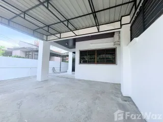 For rent 4 bedrooms house in Huai Khwang, Bangkok
