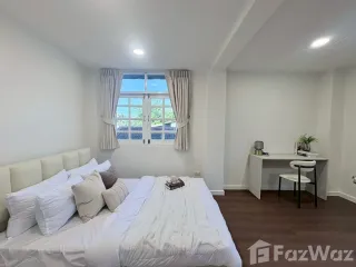 For rent 4 bedrooms house in Huai Khwang, Bangkok