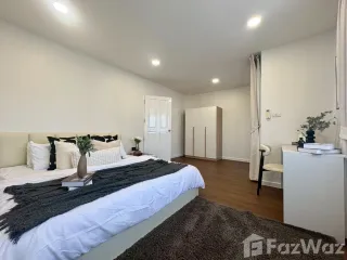For rent 4 bedrooms house in Huai Khwang, Bangkok