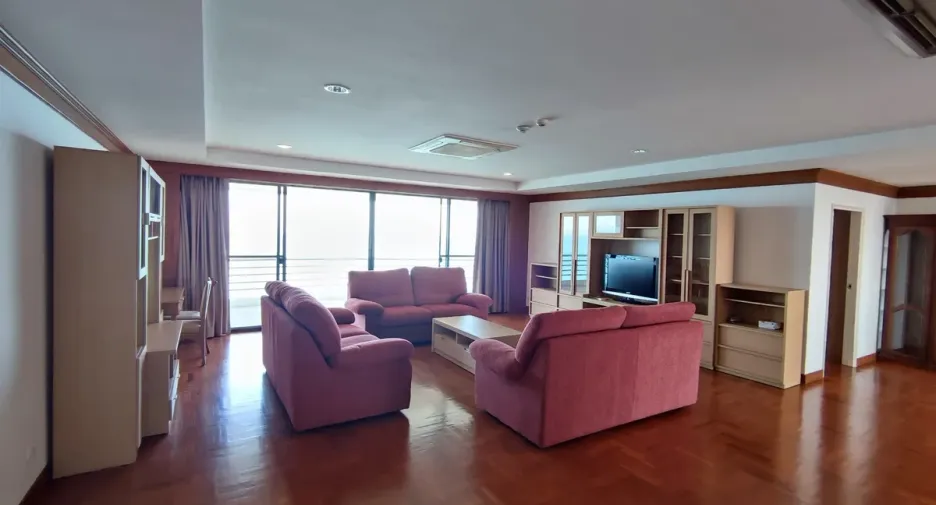 For rent 4 bedrooms condo in Bang Lamung, Chonburi