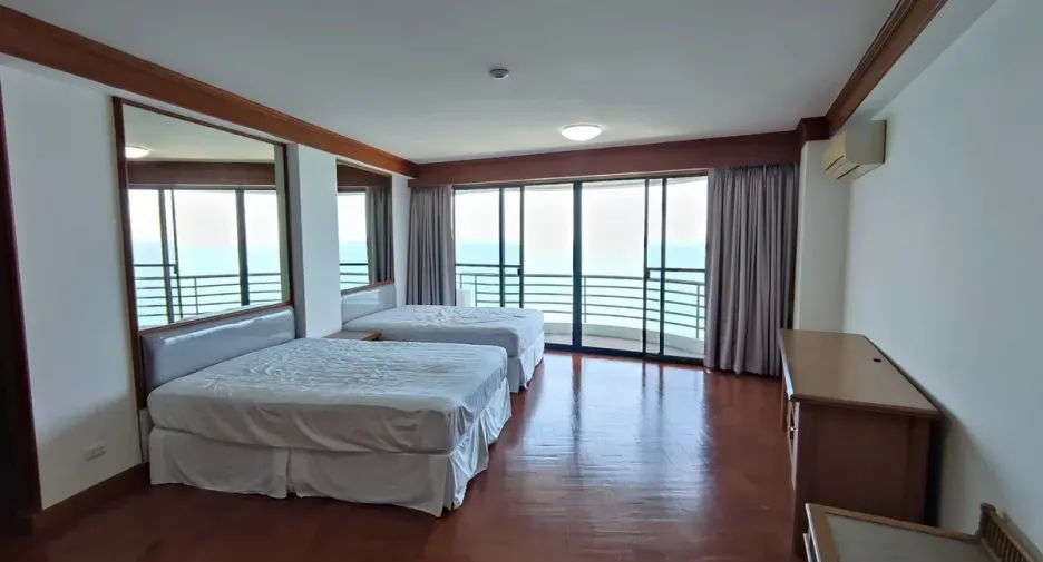 For rent 4 bedrooms condo in Bang Lamung, Chonburi