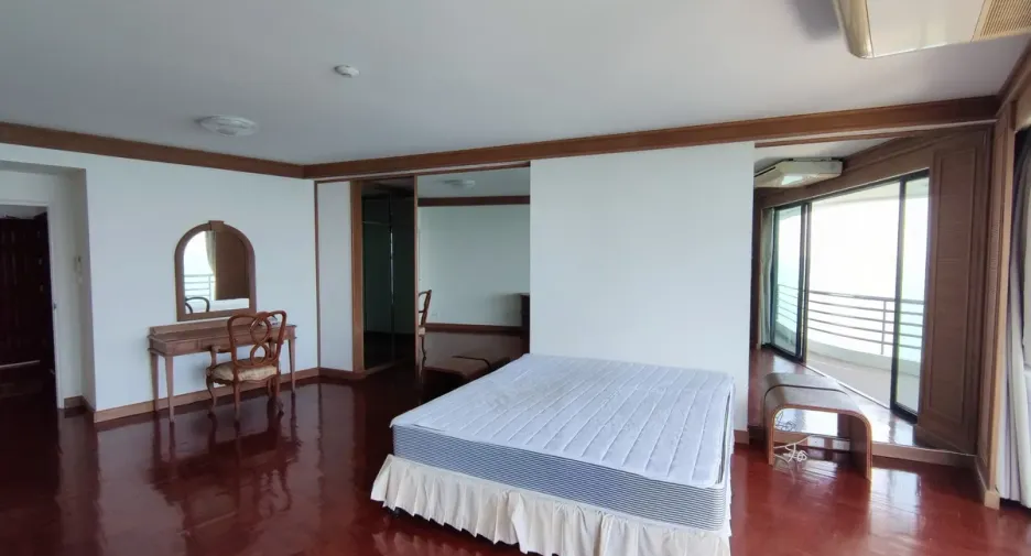 For rent 4 bedrooms condo in Bang Lamung, Chonburi