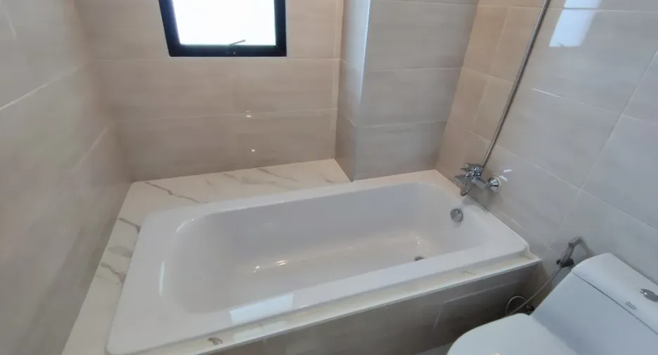 For rent 4 bedrooms condo in Bang Lamung, Chonburi