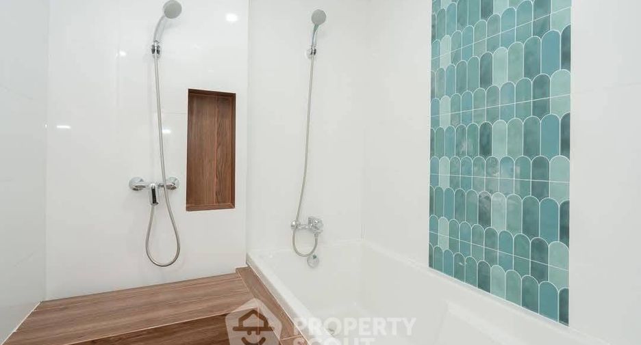 For rent 2 bedrooms apartment in Khlong Toei, Bangkok