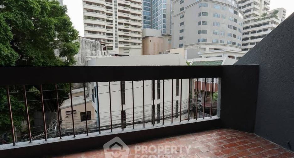 For rent 2 bedrooms apartment in Khlong Toei, Bangkok