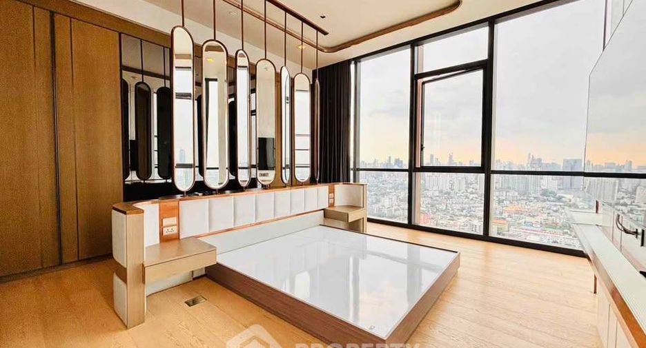 For rent 3 bedrooms condo in Watthana, Bangkok