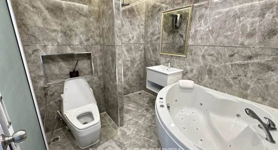 For rent 2 bedrooms condo in Wang Thonglang, Bangkok