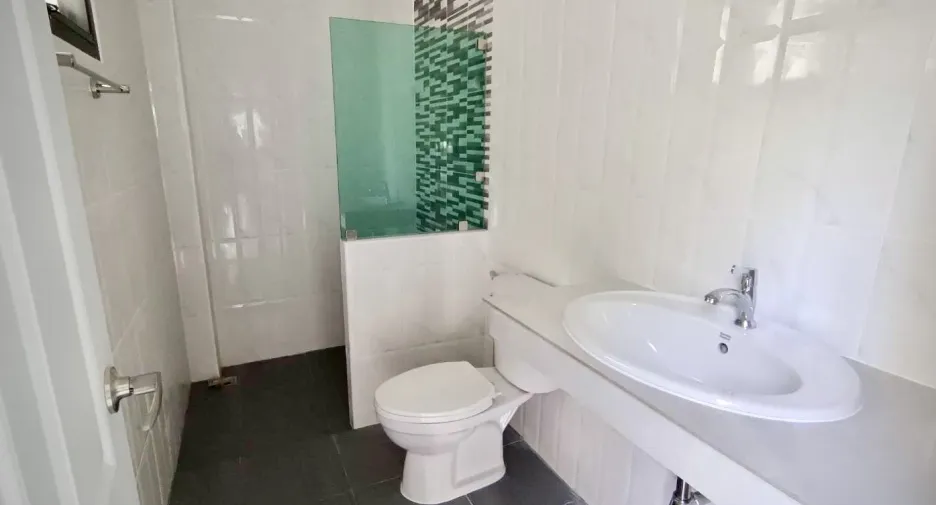 Casa en venta y en alquiler de 2 habitaciones en San Kamphaeng, Chiang Mai