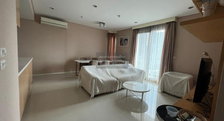 For rent 2 bedrooms condo in Watthana, Bangkok