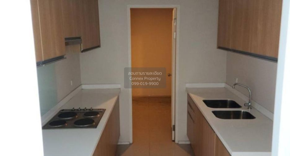For rent 4 bedrooms condo in Watthana, Bangkok
