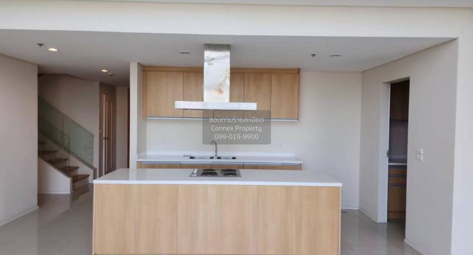 For rent 4 bedrooms condo in Watthana, Bangkok