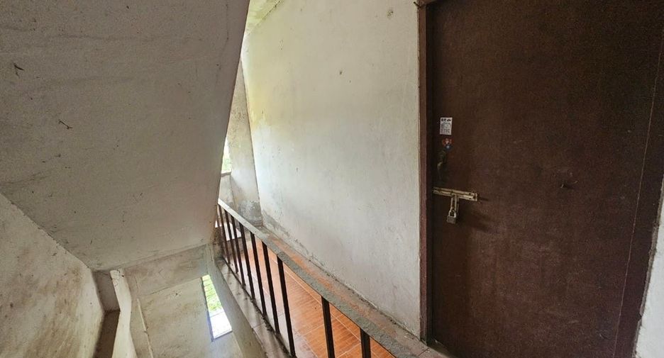 Casa adosada en venta de 8 habitaciones en Lat Krabang, Bangkok