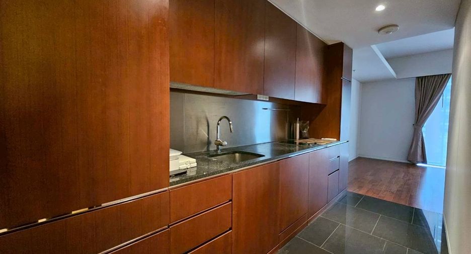 For rent 1 bed condo in Pathum Wan, Bangkok