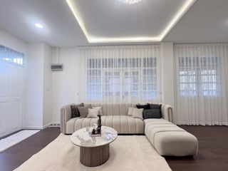 Reihenhaus zur Miete mit 4 Zimmer in Huai Khwang, Bangkok