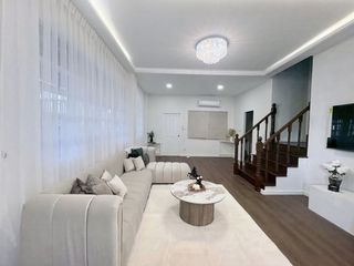 Reihenhaus zur Miete mit 4 Zimmer in Huai Khwang, Bangkok