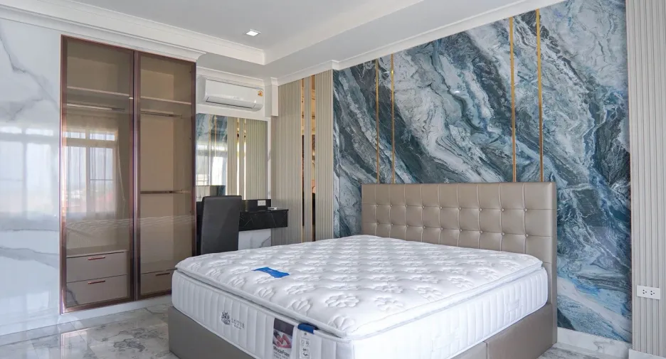 For sale 5 bedrooms villa in East Pattaya, Pattaya