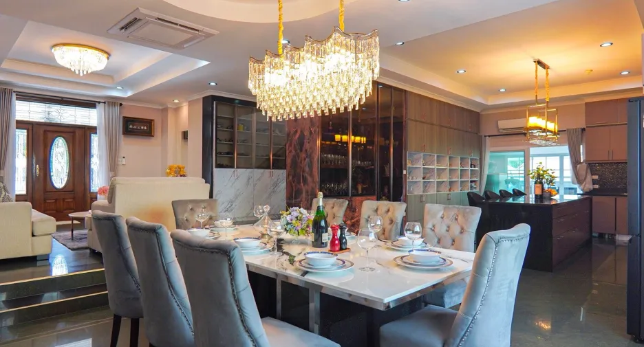 For sale 5 bedrooms villa in East Pattaya, Pattaya