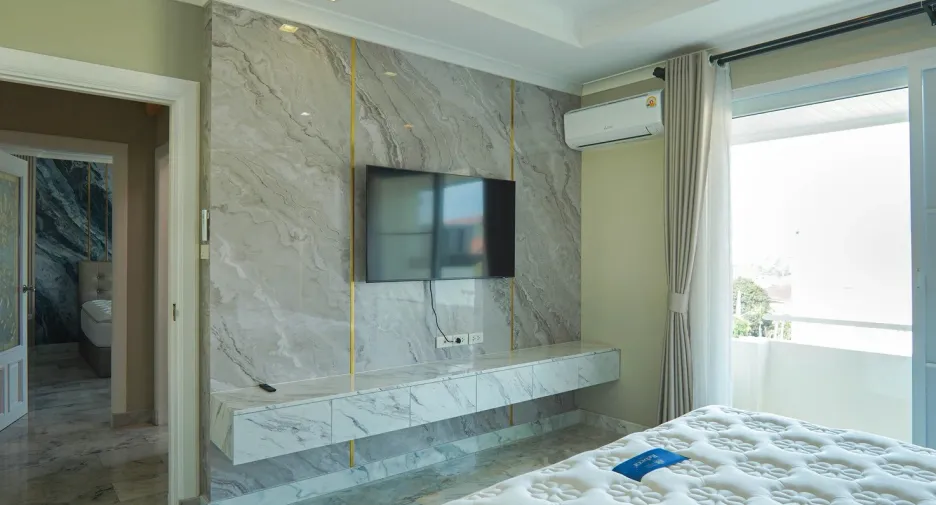 For sale 5 bedrooms villa in East Pattaya, Pattaya