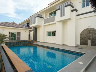 For sale 5 ベッドルーム villa in Bang Lamung, Chonburi