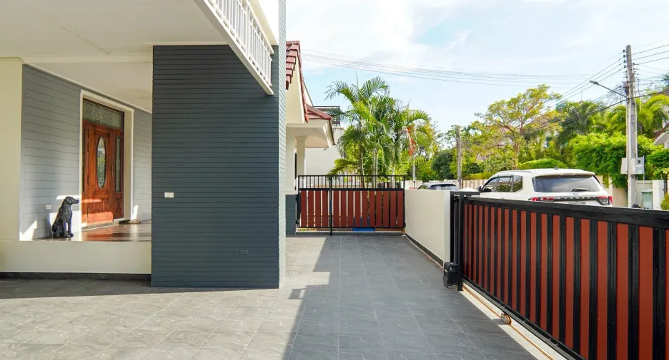 For sale 5 bedrooms villa in East Pattaya, Pattaya