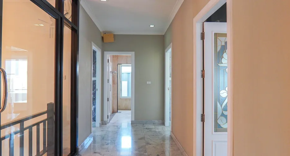 For sale 5 bedrooms villa in East Pattaya, Pattaya