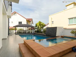 For sale 5 ベッドルーム villa in Bang Lamung, Chonburi