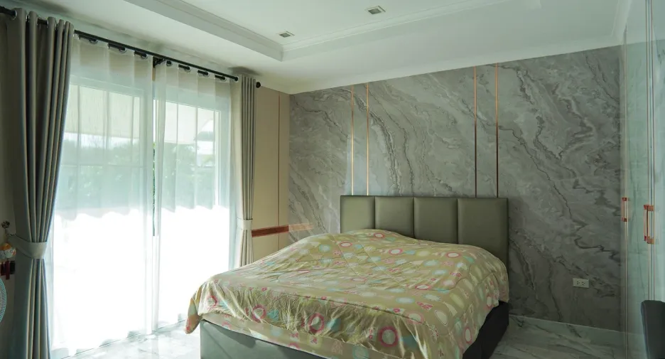 For sale 5 bedrooms villa in East Pattaya, Pattaya