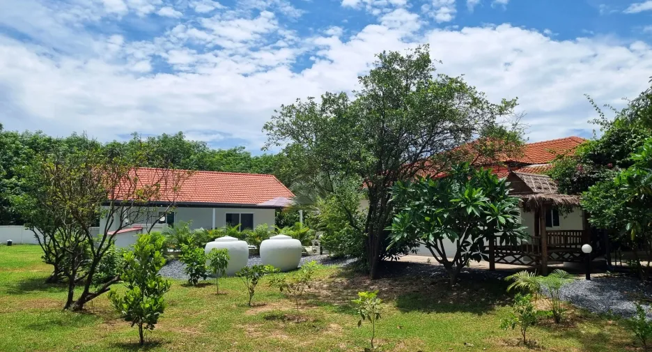 Casa en venta de 5 habitaciones en Lam Plai Mat, Buriram