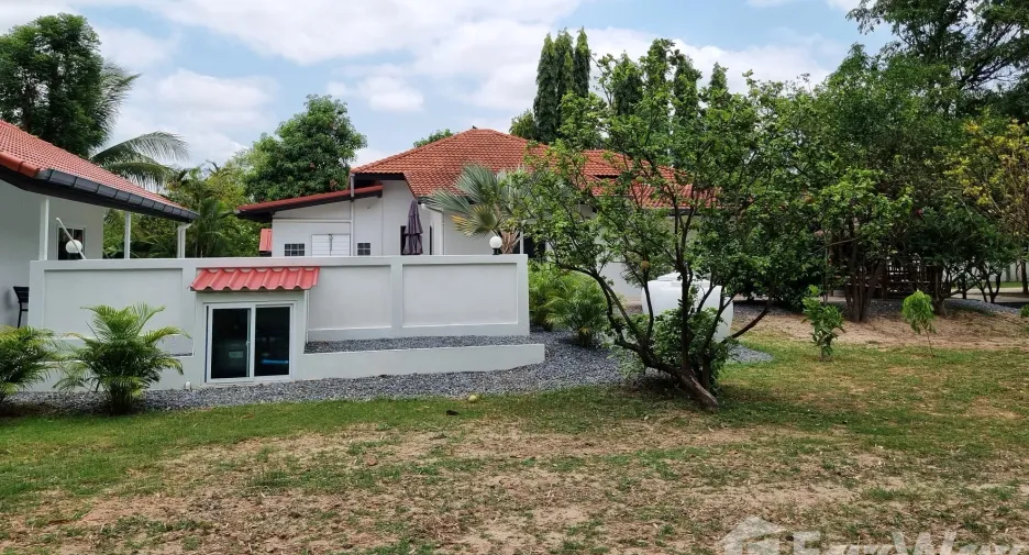 Casa en venta de 5 habitaciones en Lam Plai Mat, Buriram