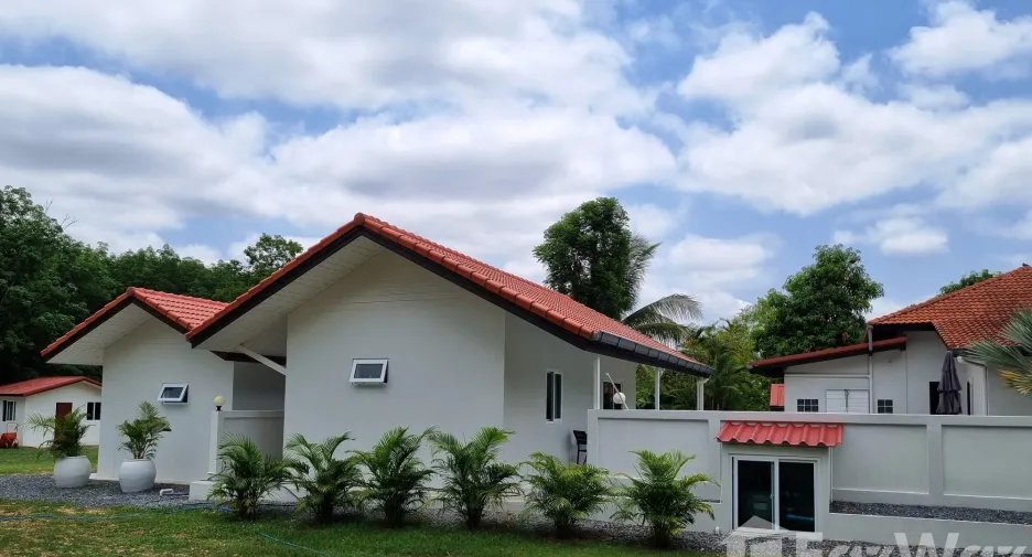 Casa en venta de 5 habitaciones en Lam Plai Mat, Buriram