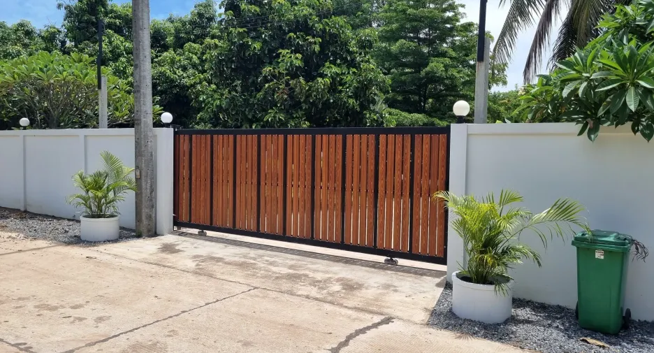 Casa en venta de 5 habitaciones en Lam Plai Mat, Buriram