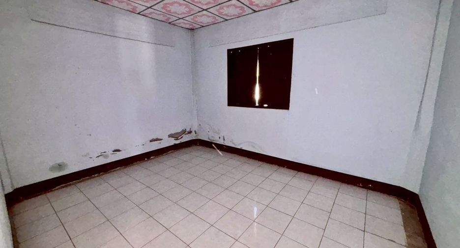 For sale 3 bedrooms house in Mueang Lampang, Lampang