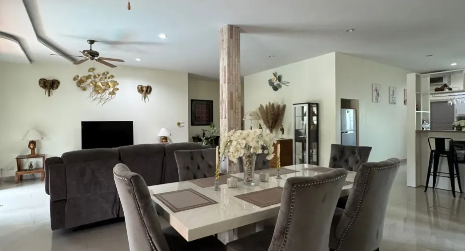 Haus zum Kauf mit 4 Zimmer in Thalang, Phuket