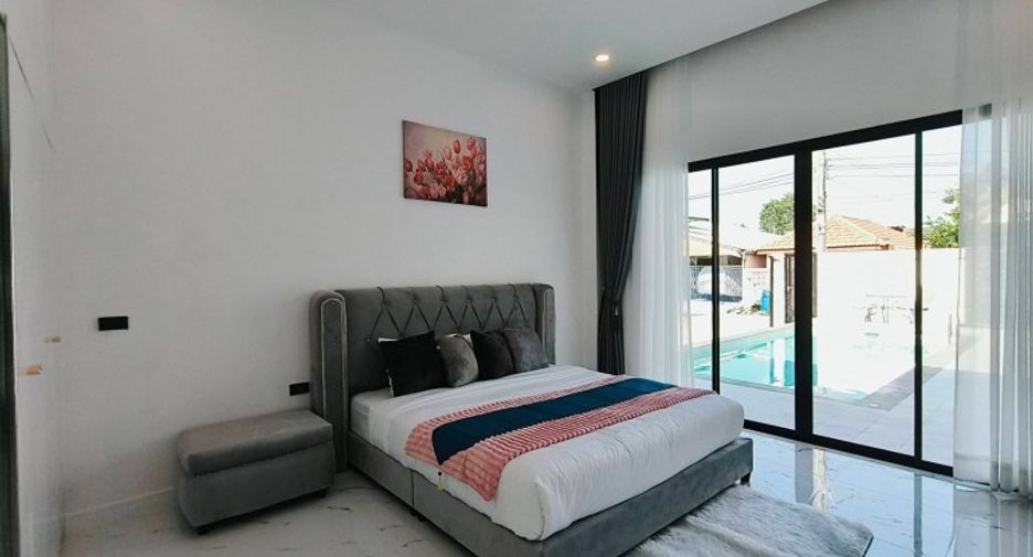 For sale 4 bedrooms house in East Pattaya, Pattaya