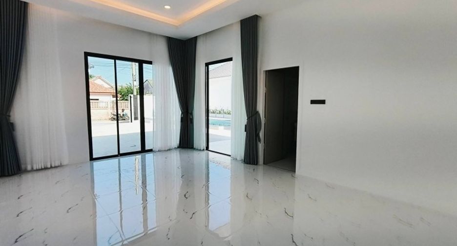For sale 4 bedrooms house in East Pattaya, Pattaya