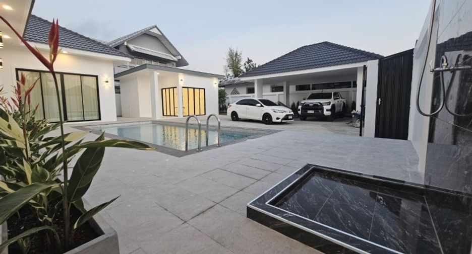 For sale 4 bedrooms house in East Pattaya, Pattaya