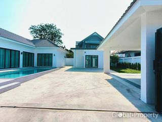 Haus zum Kauf mit 4 Zimmer in Bang Lamung, Chonburi