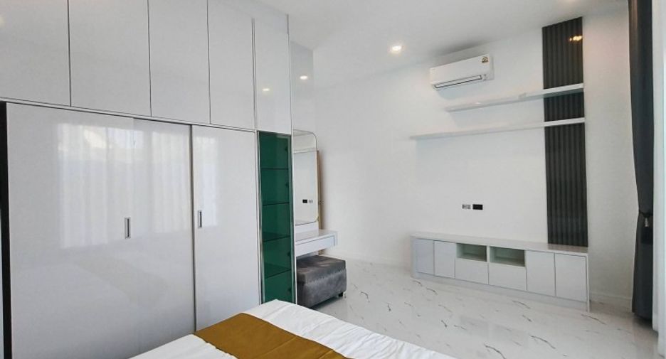 For sale 4 bedrooms house in East Pattaya, Pattaya
