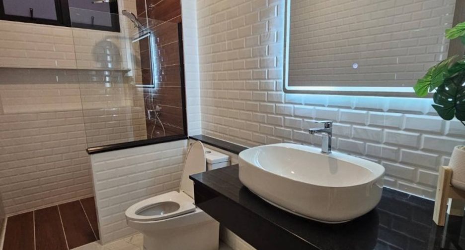 For sale 4 bedrooms house in East Pattaya, Pattaya