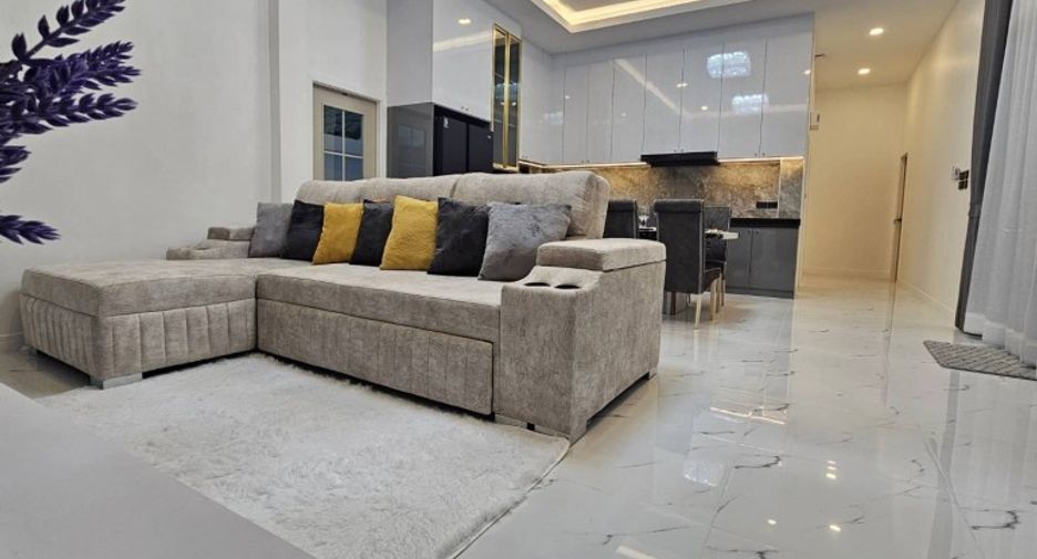 For sale 4 bedrooms house in East Pattaya, Pattaya