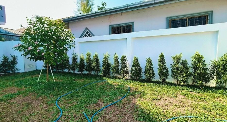 For sale 4 bedrooms house in East Pattaya, Pattaya