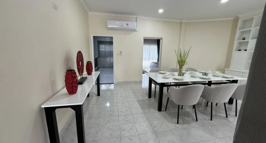 For sale and for rent 3 bedrooms villa in East Pattaya, Pattaya
