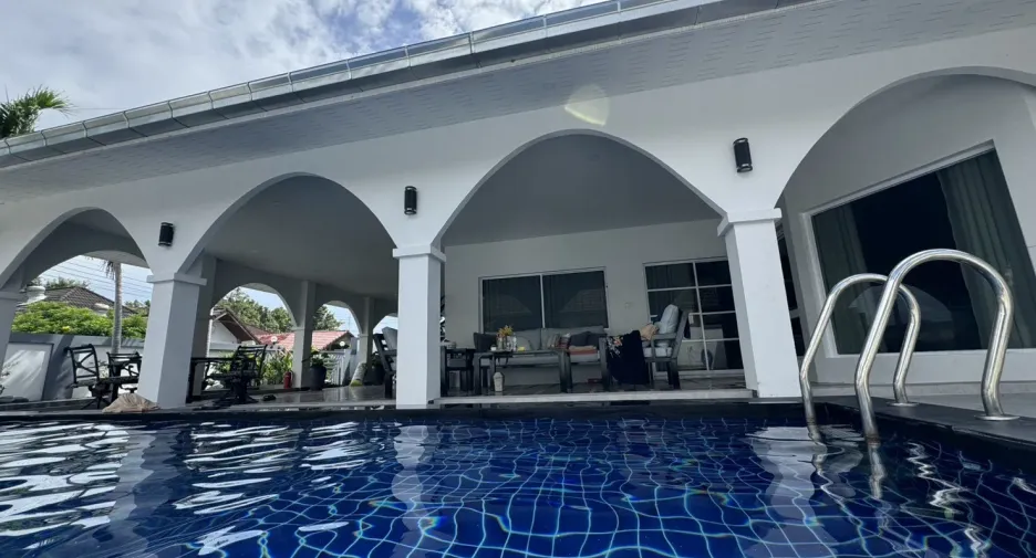 For sale and for rent 3 bedrooms villa in East Pattaya, Pattaya