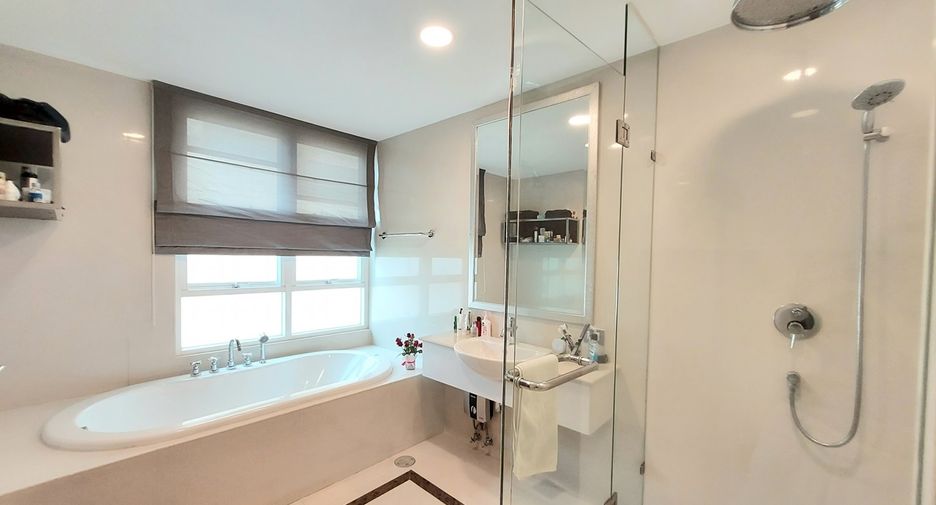 À vendre 2 chambres condo à Watthana, Bangkok