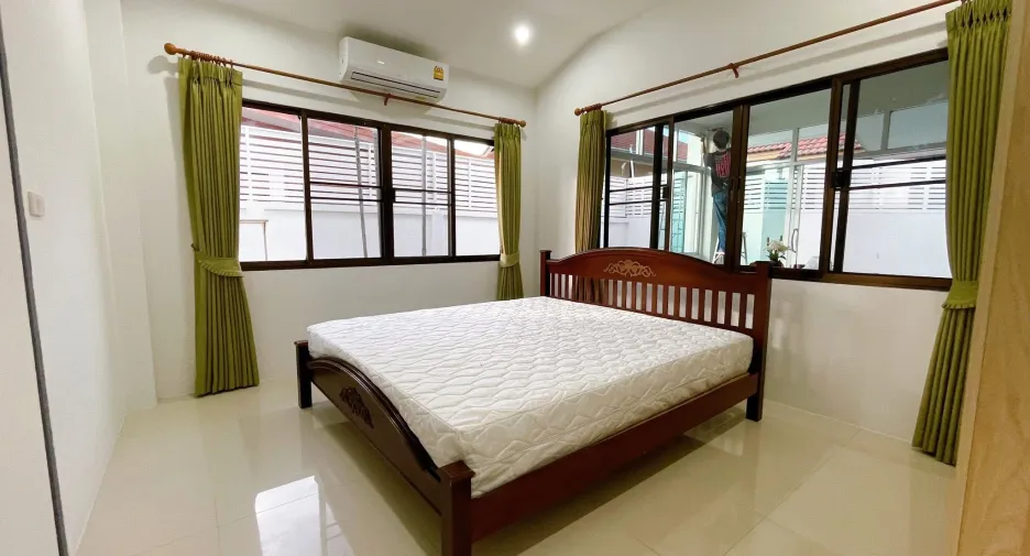 For rent 3 bedrooms house in Saraphi, Chiang Mai