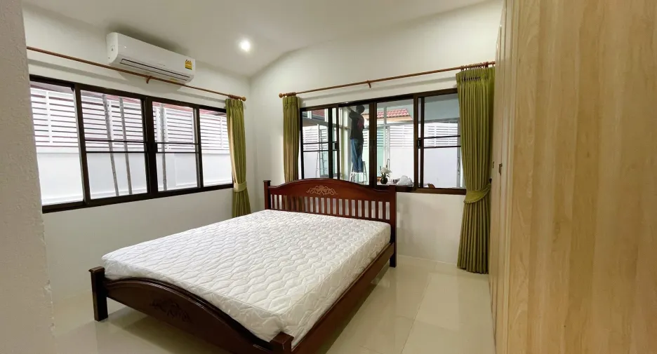 For rent 3 bedrooms house in Saraphi, Chiang Mai